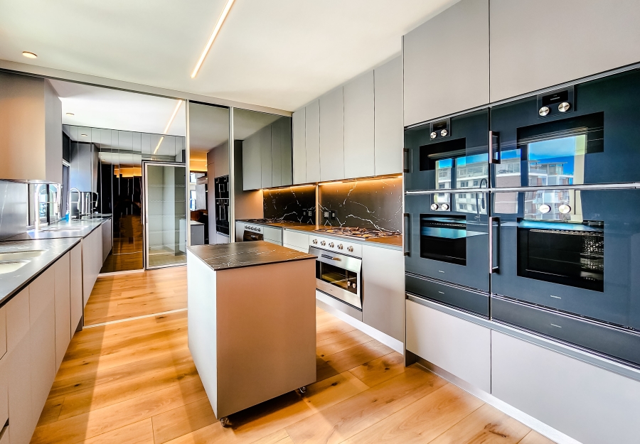 5 Bedroom Property for Sale in Sea Point Western Cape